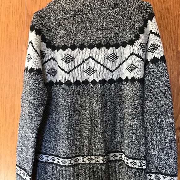 Ladies Grey Sweater made by Wind River, size large. - Picture 3 of 4